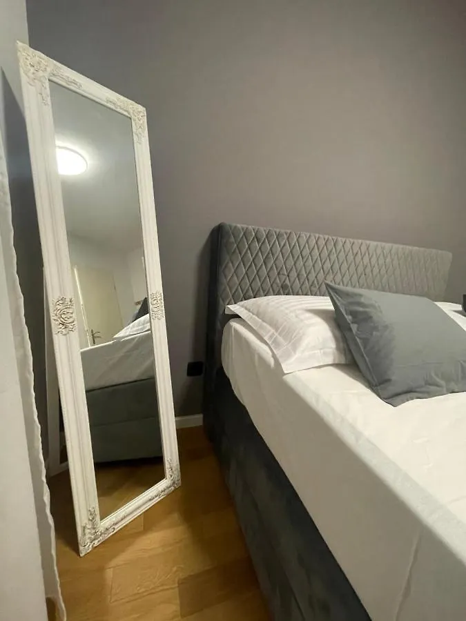 Apartment Naomi Znjan Split