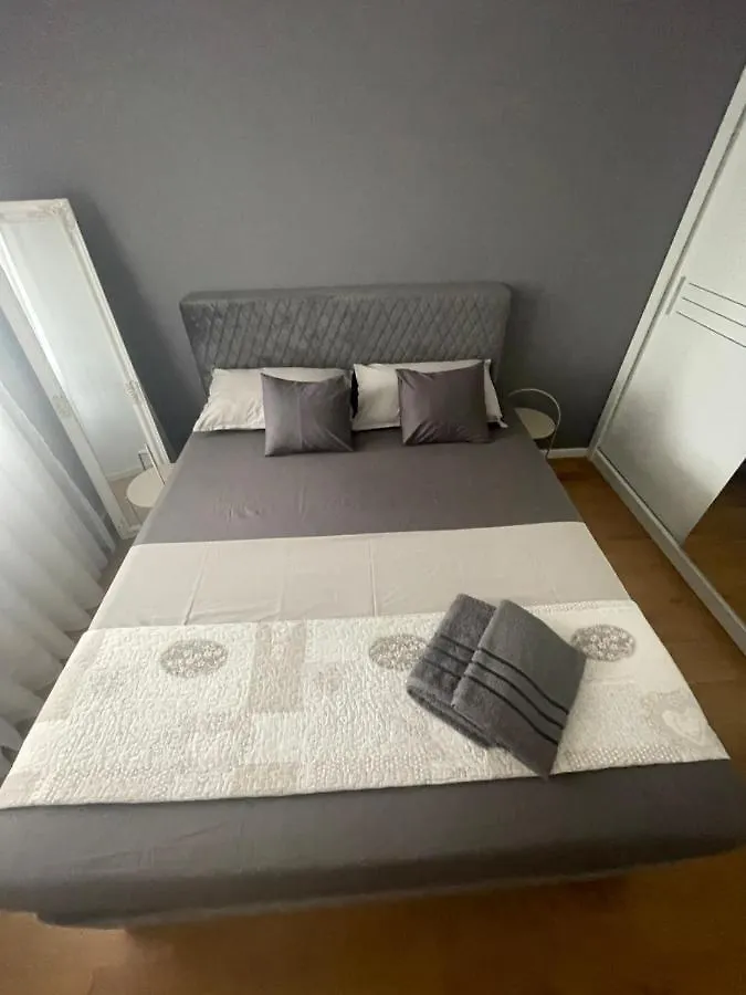 Apartment Naomi Znjan Split